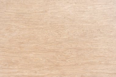 Açık kahverengi ahşap yüzeyde arka plan dokusu ve kopyalama alanı için lekeler var.