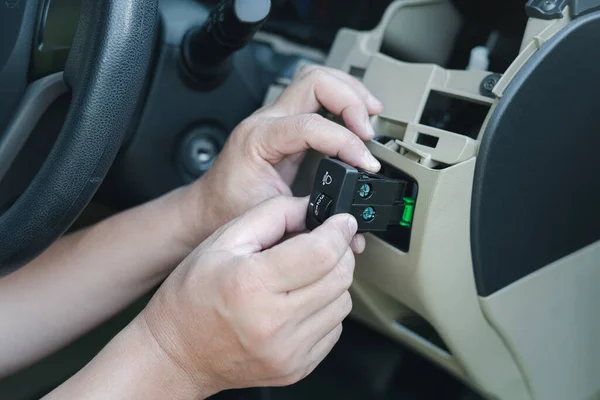 Close Hand Technician Checking Car Headlight Switch Maintenance Verify Spare — ストック写真