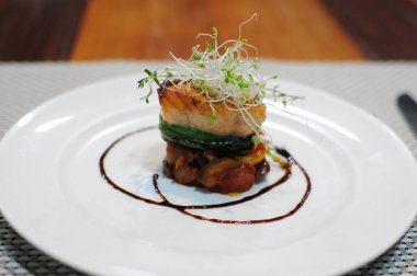 Güzel yemek tabağı, gurme yemek tabağı.