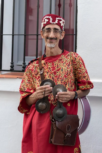 Frigiliana Malaga Spain August 2022 Arab Musician Cymbals Red Djellaba — Zdjęcie stockowe