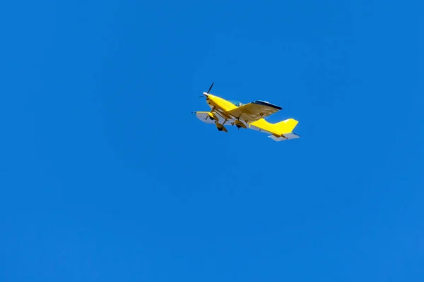 Yellow Airplane Transportation Blue Sky — Stock Photo, Image