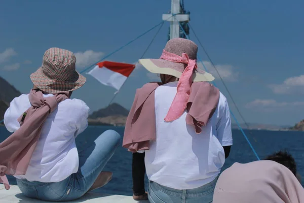 Labuan Bajo Indonésia Setembro 2019 Grupo Meninas Desfrutando Férias Labuan — Fotografia de Stock