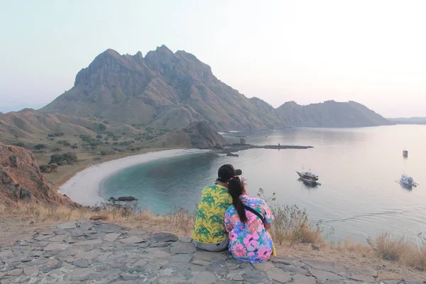 印度尼西亚拉本巴约 2019年6月22日 游客享受帕达岛山顶之旅 — 图库照片