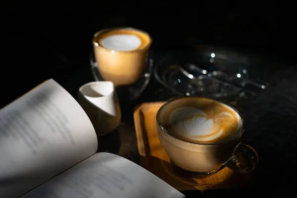 Caffè Latte Del Mattino Con Docoration Set Con Libro Tavolo — Foto Stock