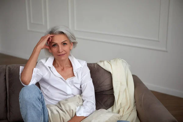 Middle aged trendy woman looking at camera at home — Stock Photo, Image