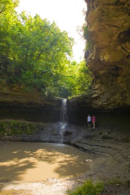 Moldova 'daki Kutsal Üçlü Manastırı yakınlarındaki güzel doğa