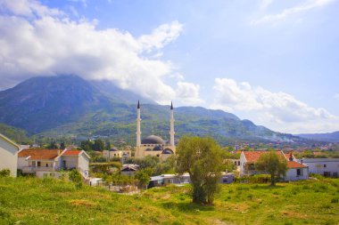 Karadağ 'ın Eski Bar kentindeki Modern Selimiye Camii