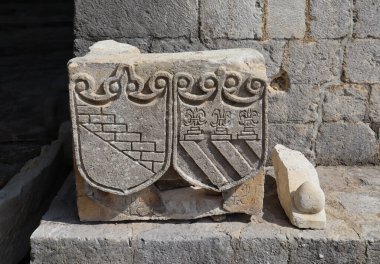 Karadağ 'ın Eski Bar kentindeki Eski Kale' de antik arma