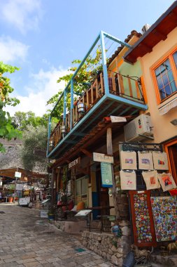 Bar, Karadağ - 15 Eylül 2021. Karadağ 'ın Old Bar kentindeki tarihi cadde