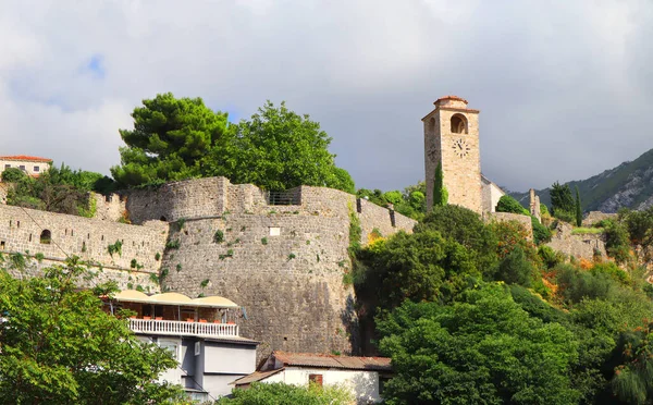 モンテネグロ旧バーの古城の時計塔 — ストック写真