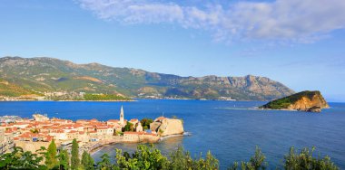 Budva Riviera 'nın Budva, Karadağ' daki gözlem güvertesinden panoramik manzarası