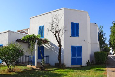 Karadağ 'ın Budva kentinde Yunan usulü bir otel