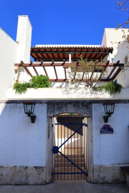 Karadağ 'ın Budva kentinde Yunan usulü bir otel