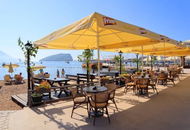 Karadağ 'ın Budva kentindeki sokak kafesi