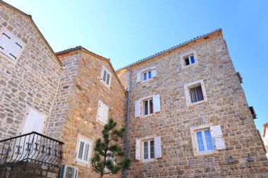 Karadağ 'ın Budva kentindeki Eski Kentin tarihi evleri