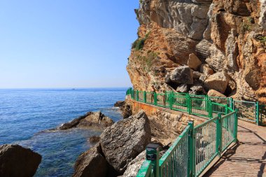 Karadağ 'ın Budva kentindeki Mogren Sahili Yolu