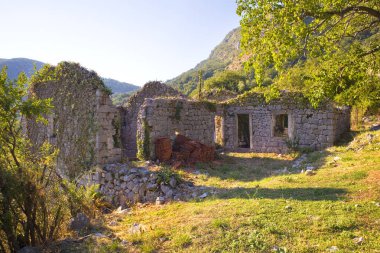 Karadağ Dağları'nda terk edilmiş evde