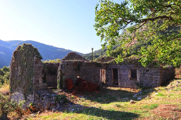 Покинутий Будинок Горах Чорногорії — стокове фото
