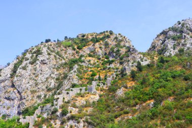 Karadağ 'da bulutlu bir günde manzara dağları