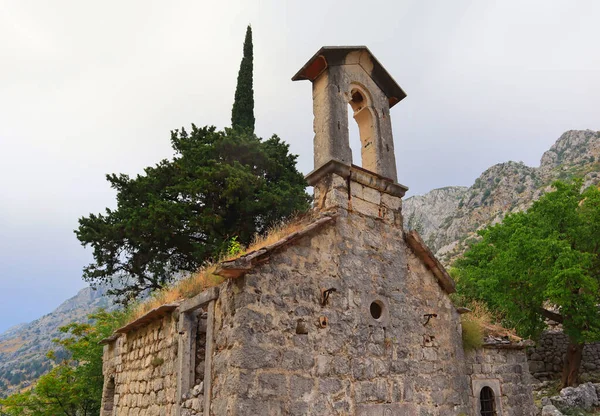 Iglesia Piedra Abandonada Las Montañas Kotor Montenegro — Foto de Stock