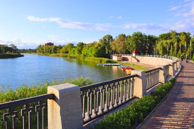 Myrhorod, Ukrayna 'daki Khorol Nehri' nin manzarası