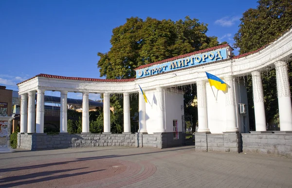 Columnata Blanca Elegante Entrada Del Complejo Mirgorod Ucrania —  Fotos de Stock