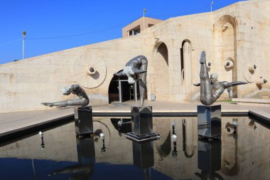 Erivan, Ermenistan - 15 Ekim 2021. David Martin 'in Erivan' daki Tamanyan Meydanı 'nda yaptığı 