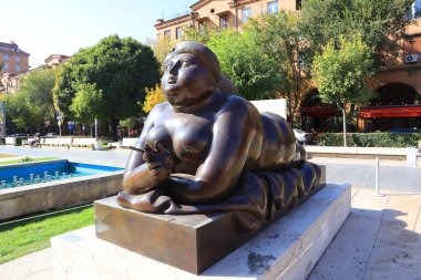 Erivan, Ermenistan - 15 Ekim 2021. Fernando Botero 'nun Erivan' daki Tamanyan Meydanı 'nda 