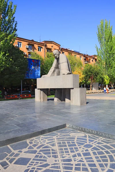 Monument Över Alexander Tamanyan Armenisk Nyklassisk Arkitekt Jerevan — Stockfoto