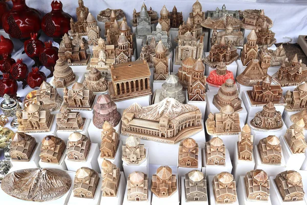 Ceramiczne Pamiątki Sprzedaż Erywaniu Armenia — Zdjęcie stockowe