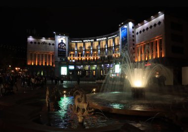 Erivan, Ermenistan - 15 Ekim 2021. Erivan 'daki Charles Aznavour Meydanı