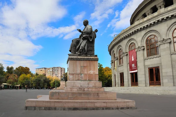 Μνημείο Του Spendiarov Alexander Κοντά Στο Αρμενικό Ακαδημαϊκό Θέατρο Όπερας — Φωτογραφία Αρχείου