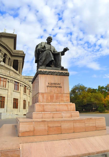 Μνημείο Του Spendiarov Alexander Κοντά Στο Αρμενικό Ακαδημαϊκό Θέατρο Όπερας — Φωτογραφία Αρχείου