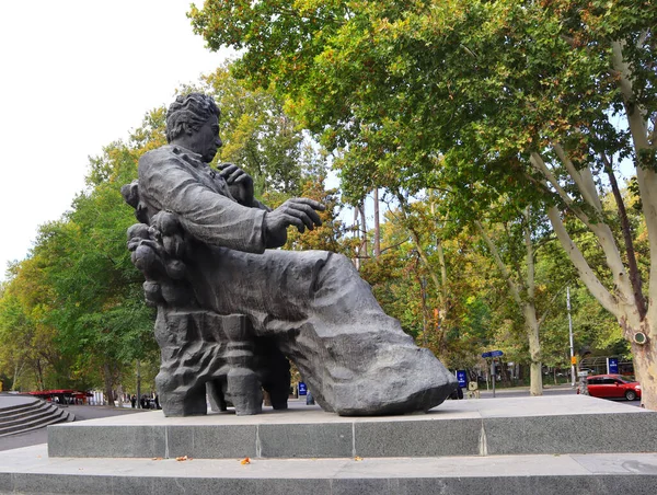 Denkmal Für Aram Khachatryan Der Nähe Des Armenischen Akademischen Opern — Stockfoto