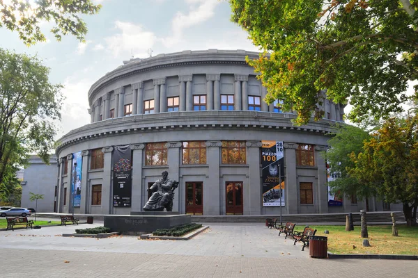 亚美尼亚学术歌剧和芭蕾剧院 以亚美尼亚埃里温的A 斯宾诺娃的名字命名 — 图库照片