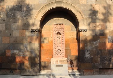 Echmiadzin (Vagharshapat), Ermenistan 'daki Echmiadzin manastırının bölgesindeki eski hachkar
