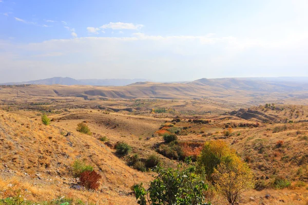 亚美尼亚阳光明媚的秋天风景 — 图库照片