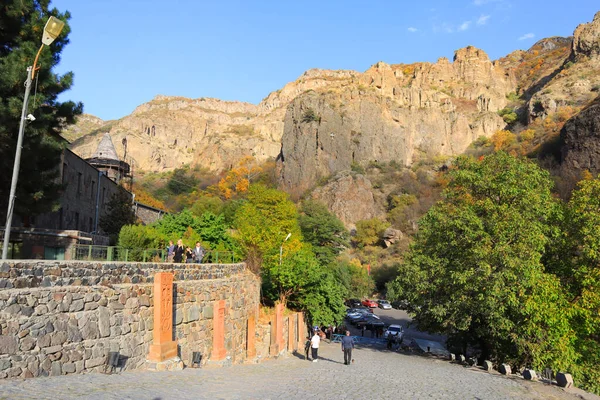 Geghard Monastery Armenia Жовтня 2021 Стародавні Хачкари Різних Розмірів Біля — стокове фото