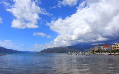 Karadağ 'da Tivat Haven güneşli bir günde
