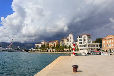 Karadağ 'da Tivat seti güneşli bir günde