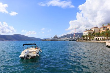 Karadağ 'da Tivat Haven güneşli bir günde