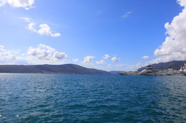 Karadağ 'da Tivat Haven güneşli bir günde
