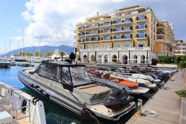 Tivat 'ta Porto Karadağ' da yat marinası manzarası 