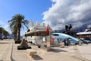 Tivat 'taki Porto Montenegro marinasında lüks yatlar 