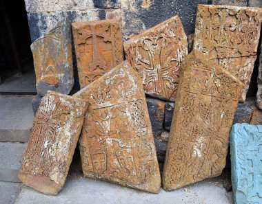 Ermenistan 'da Sevanavank (Sevanavank Manastırı) yakınlarında antik haçkarlar