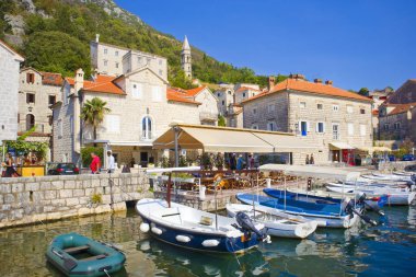 Perast, Karadağ 'da tekneli iskele