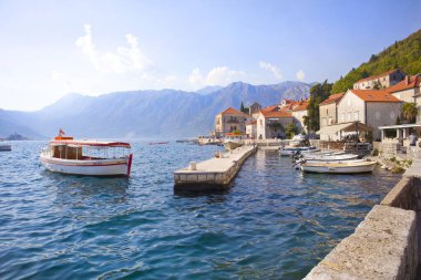 Perast, Karadağ 'da tekneli iskele
