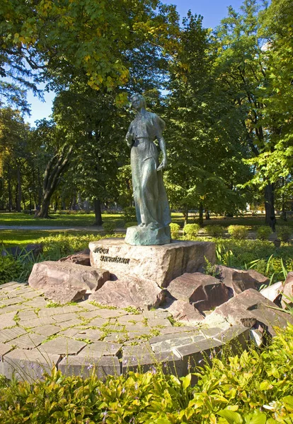 Monument Voor Beroemde Oekraïense Schrijver Lesya Ukrainka Mariinskyi Park Kiev — Stockfoto