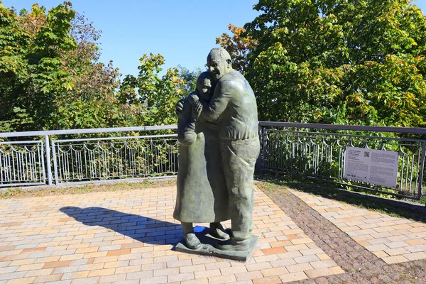 Monument Voor Oekraïense Mokrin Yurzuk Italiaanse Krijgsgevangene Luigi Pedutto Kiev — Stockfoto