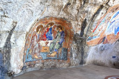 Ostrog, Karadağ - 15 Eylül 2021. Karadağ 'daki Ostrog Manastırı Mozaikleri 